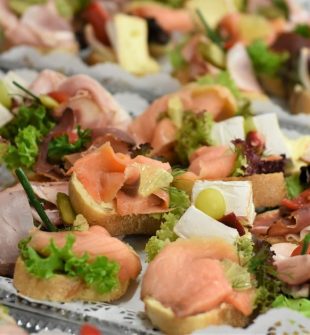 Meny catering: En inspirasjonsguide for ditt neste arrangement