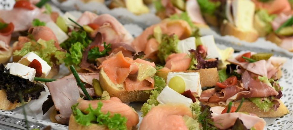 Meny catering: En inspirasjonsguide for ditt neste arrangement