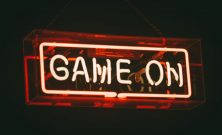 Neon skilt: levende lys som skaper oppmerksomhet