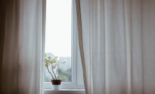 Sikkerhetsglass i hjem og bygg: trygghet uten å ofre lys og utsikt